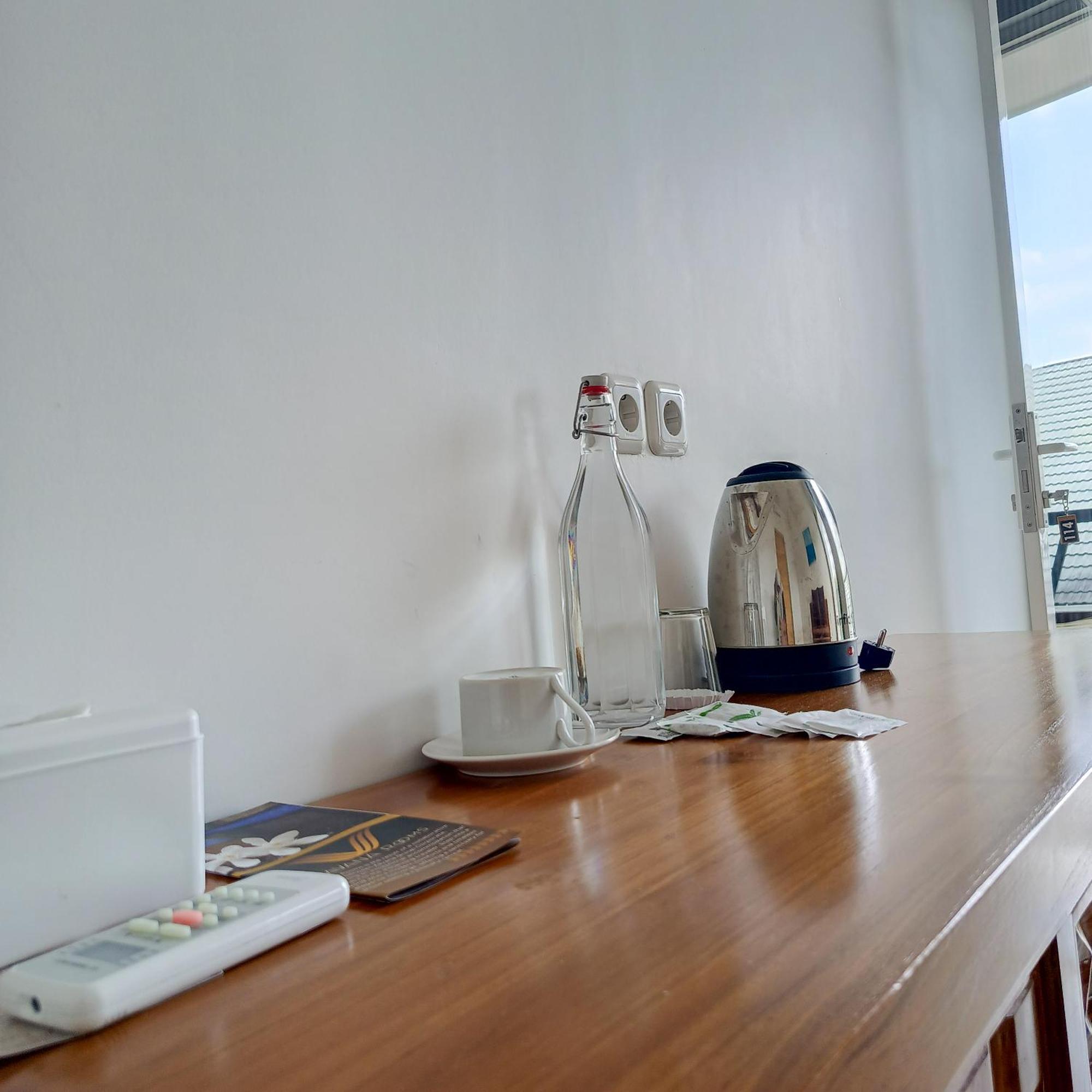 Zavana Rooms & Restaurant Tanjungkarang Eksteriør billede