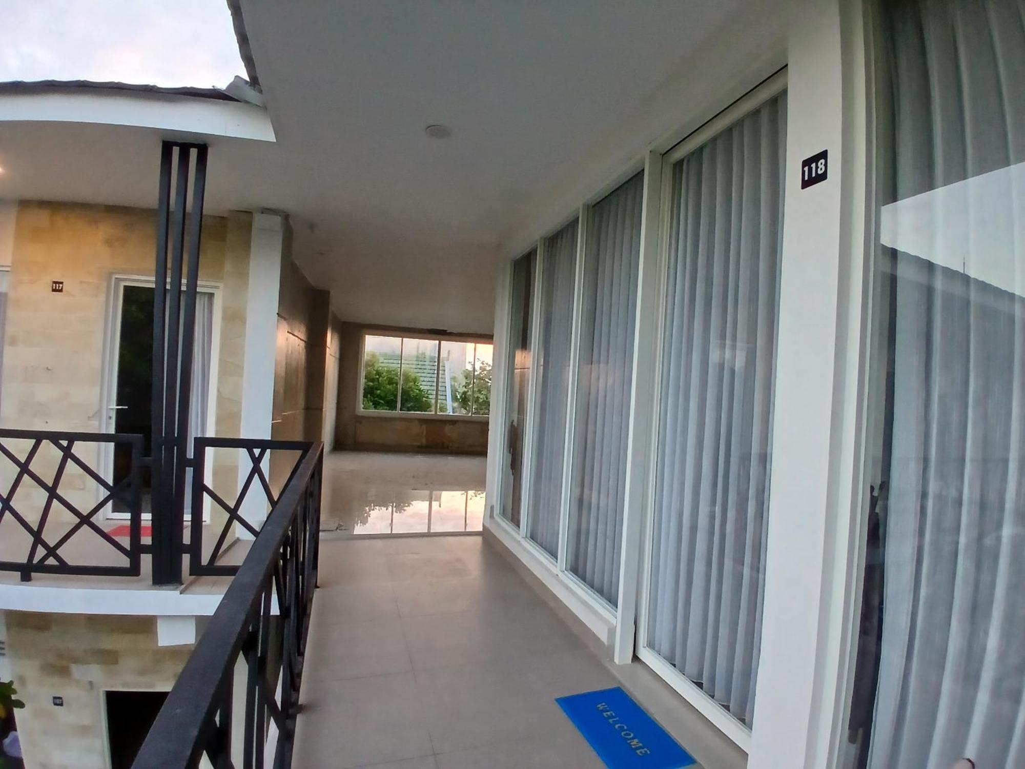 Zavana Rooms & Restaurant Tanjungkarang Eksteriør billede